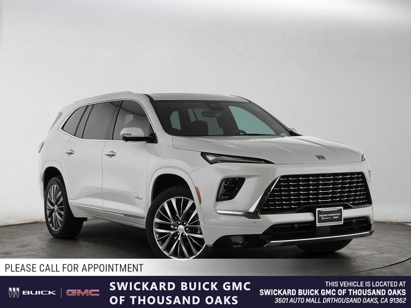 Used 2025 Buick Enclave Avenir w/ Super Cruise Package FWD image 1
