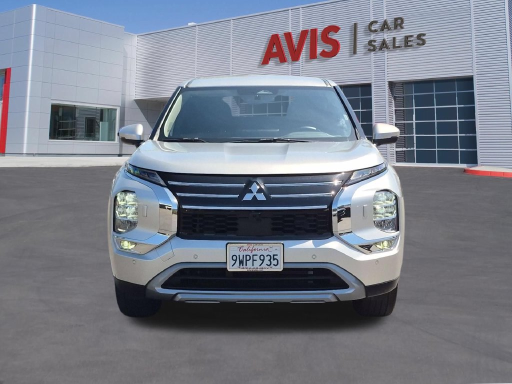 Used 2025 Mitsubishi Outlander SE AWD/4WD image 2