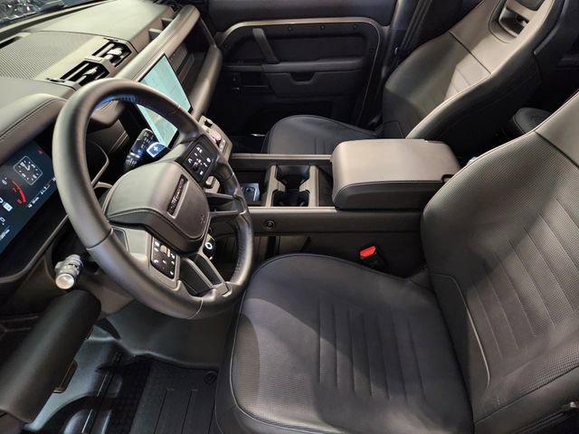Used 2025 Land Rover Defender 110 image 13