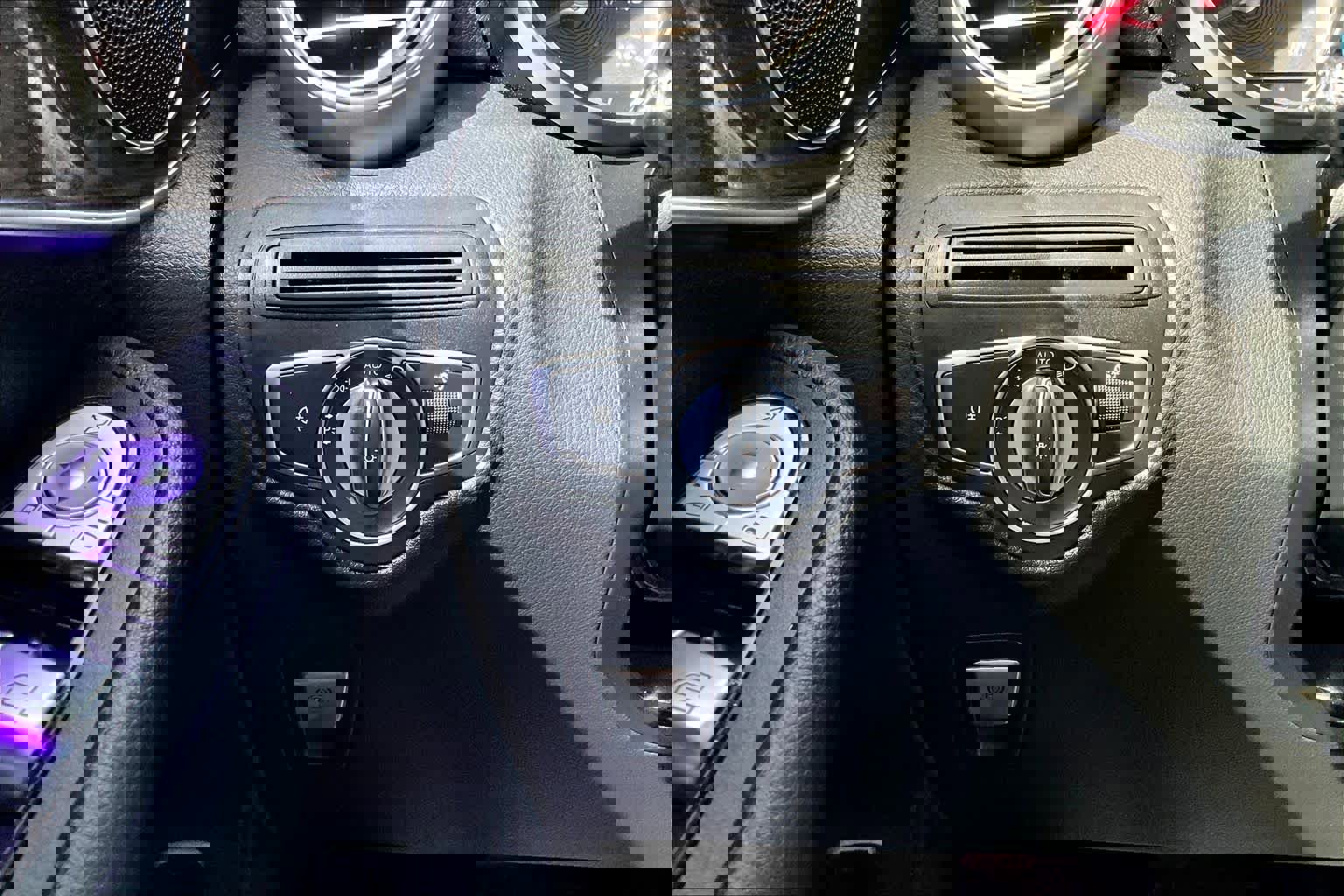 Certified 2022 Mercedes-Benz GLC 300 4MATIC w/ Driver Assistance Package image 33