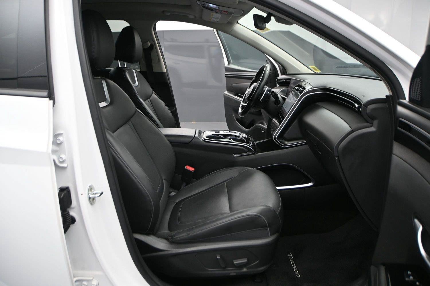 Used 2023 Hyundai Tucson Limited AWD/4WD image 17