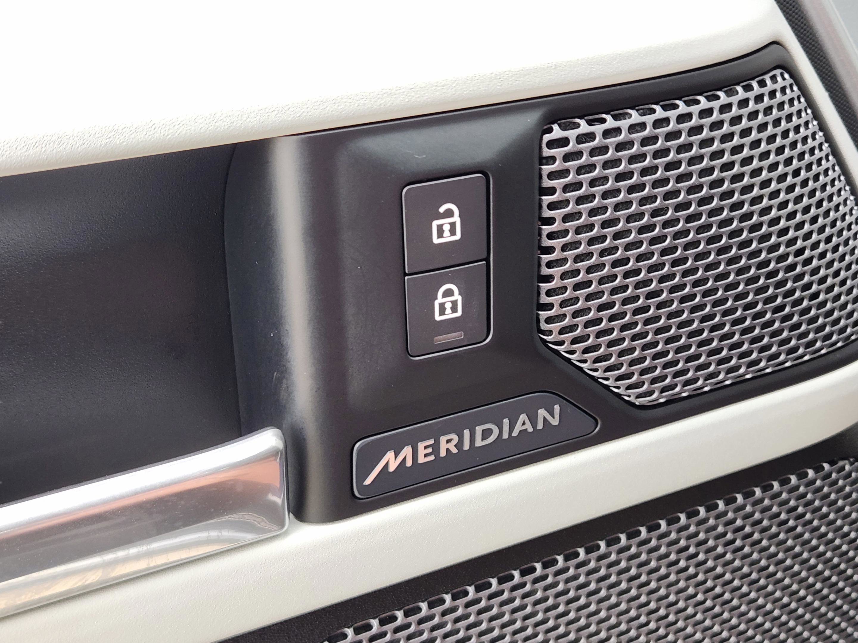 Used 2020 Land Rover Defender 110 First Edition AWD/4WD image 22