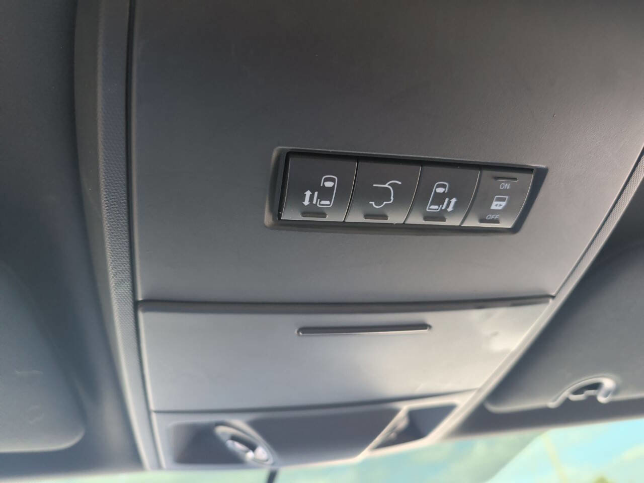 Used 2017 Dodge Grand Caravan GT image 26