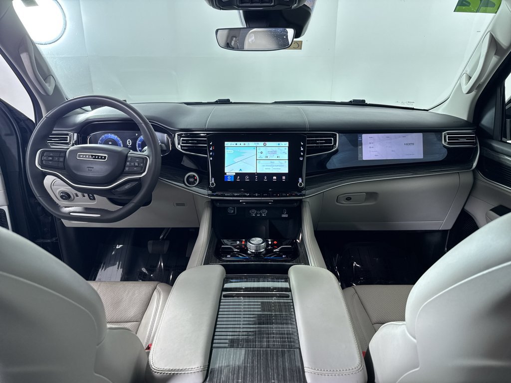Used 2022 Jeep Wagoneer Series III w/ Premium Group I AWD/4WD image 3