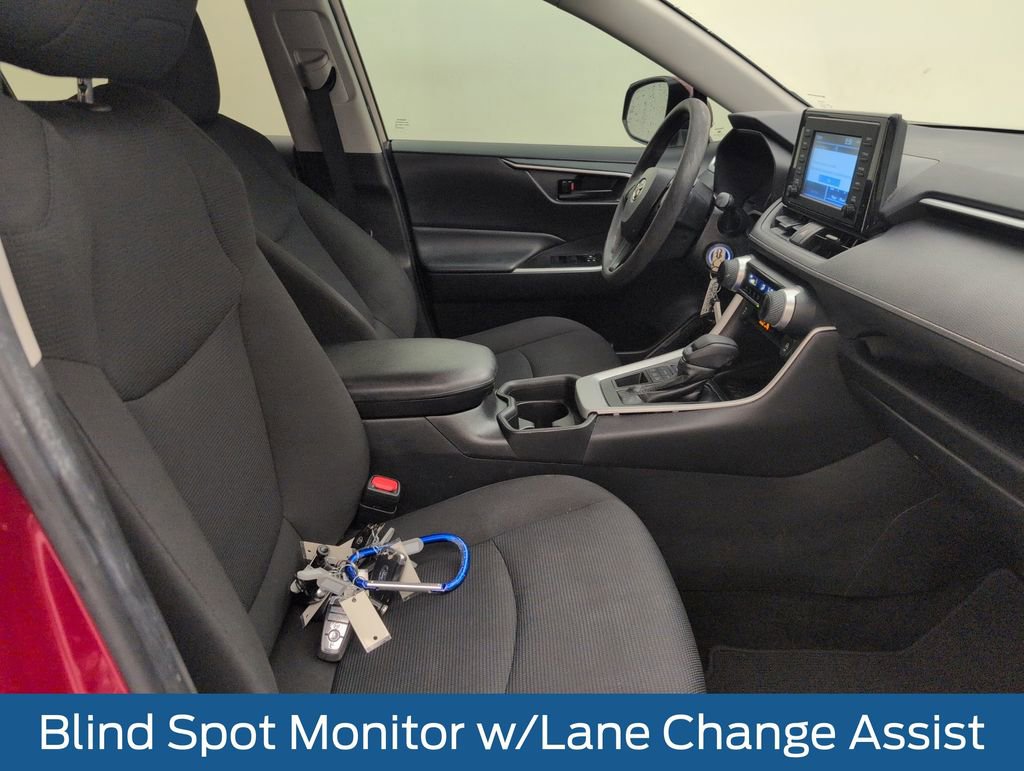 Used 2019 Toyota RAV4 LE AWD/4WD image 11
