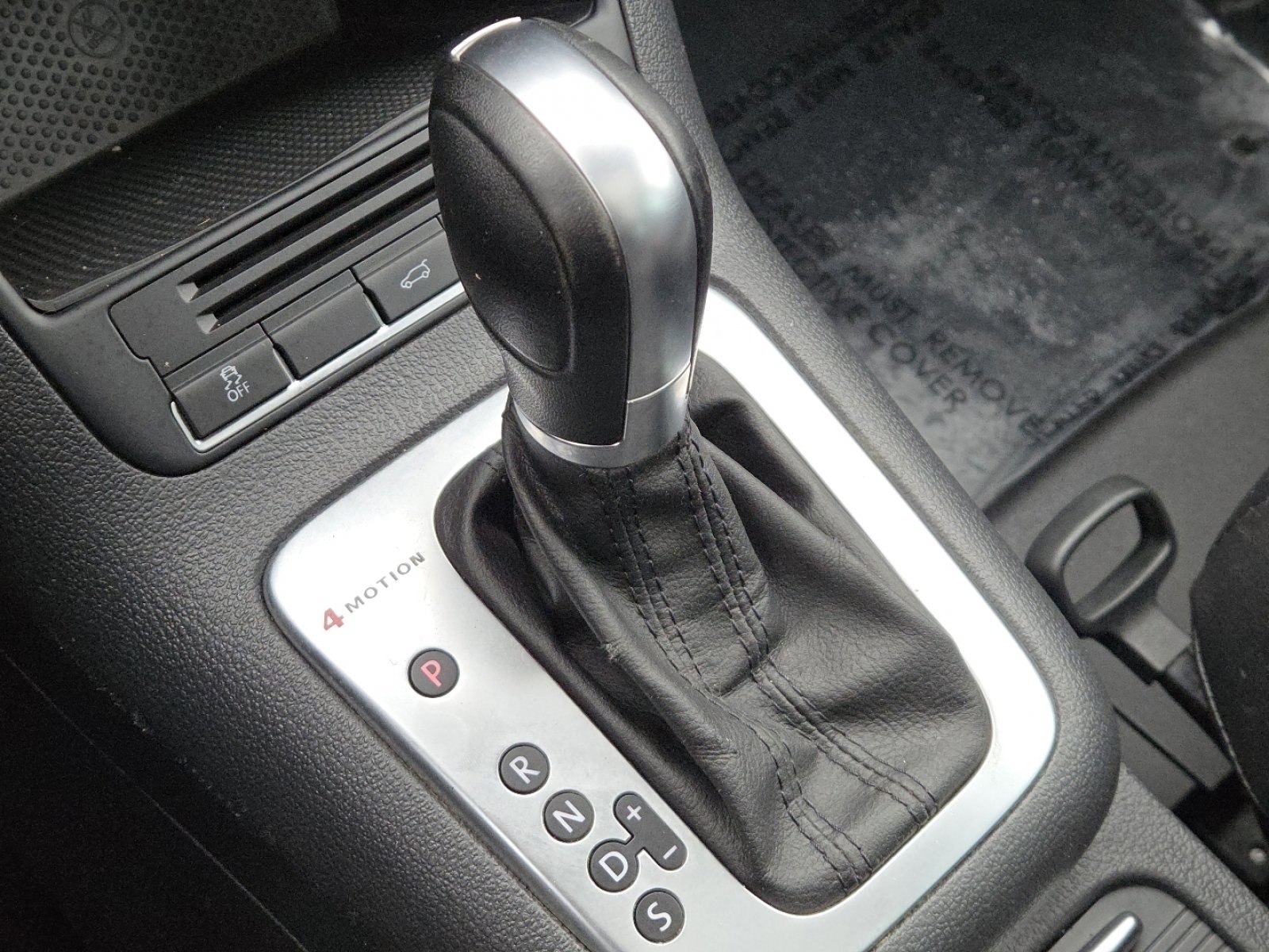 Used 2011 Volkswagen Tiguan S image 28