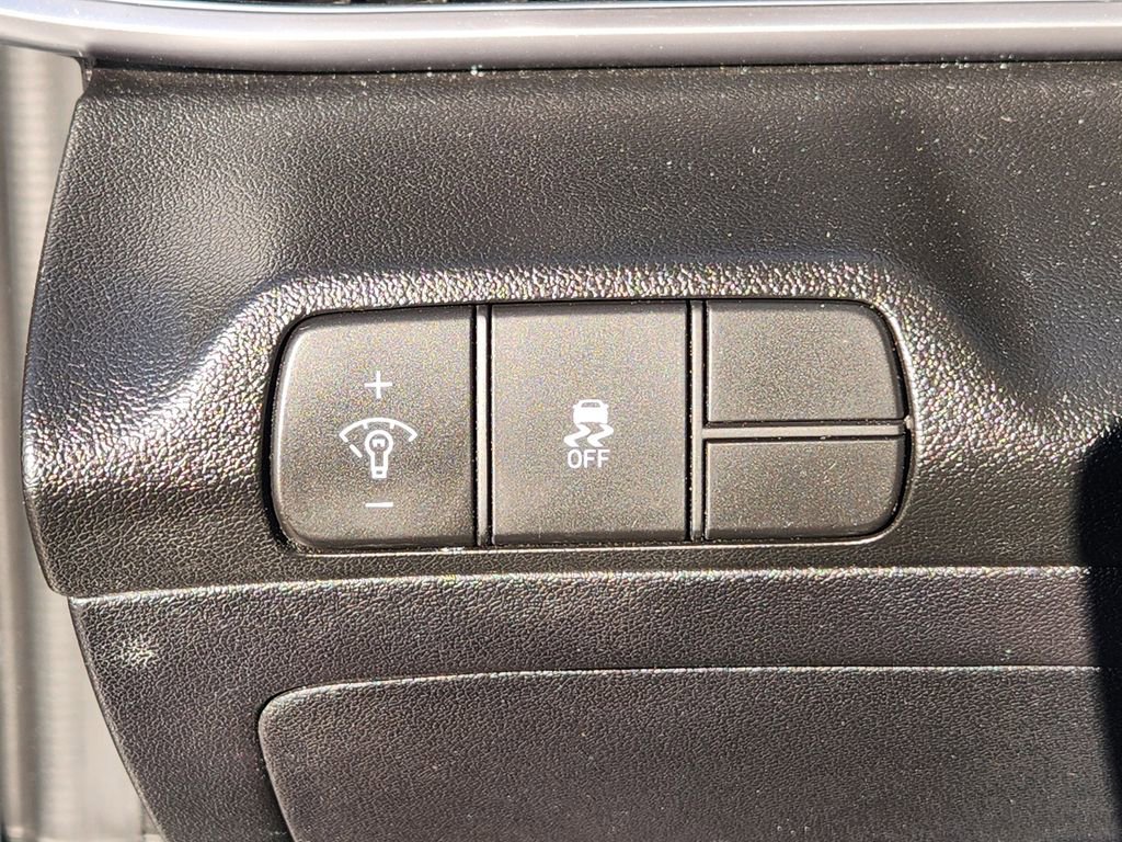 Used 2024 Hyundai Elantra SEL image 27