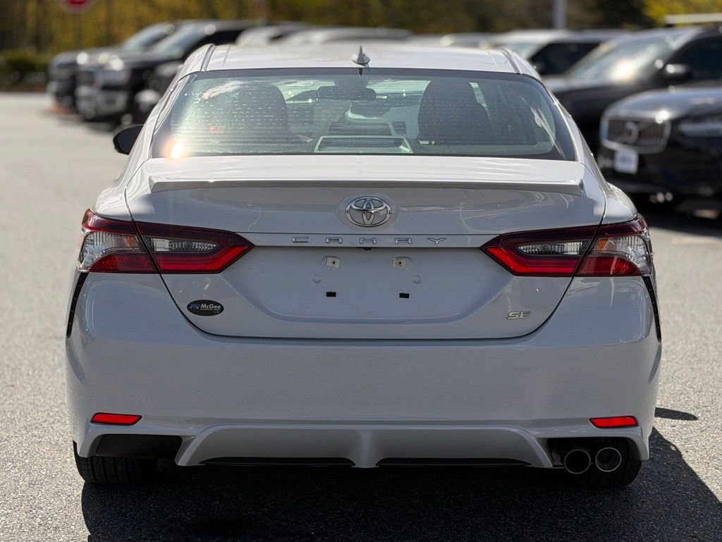 Used 2024 Toyota Camry SE w/ Cold Weather Package FWD image 4