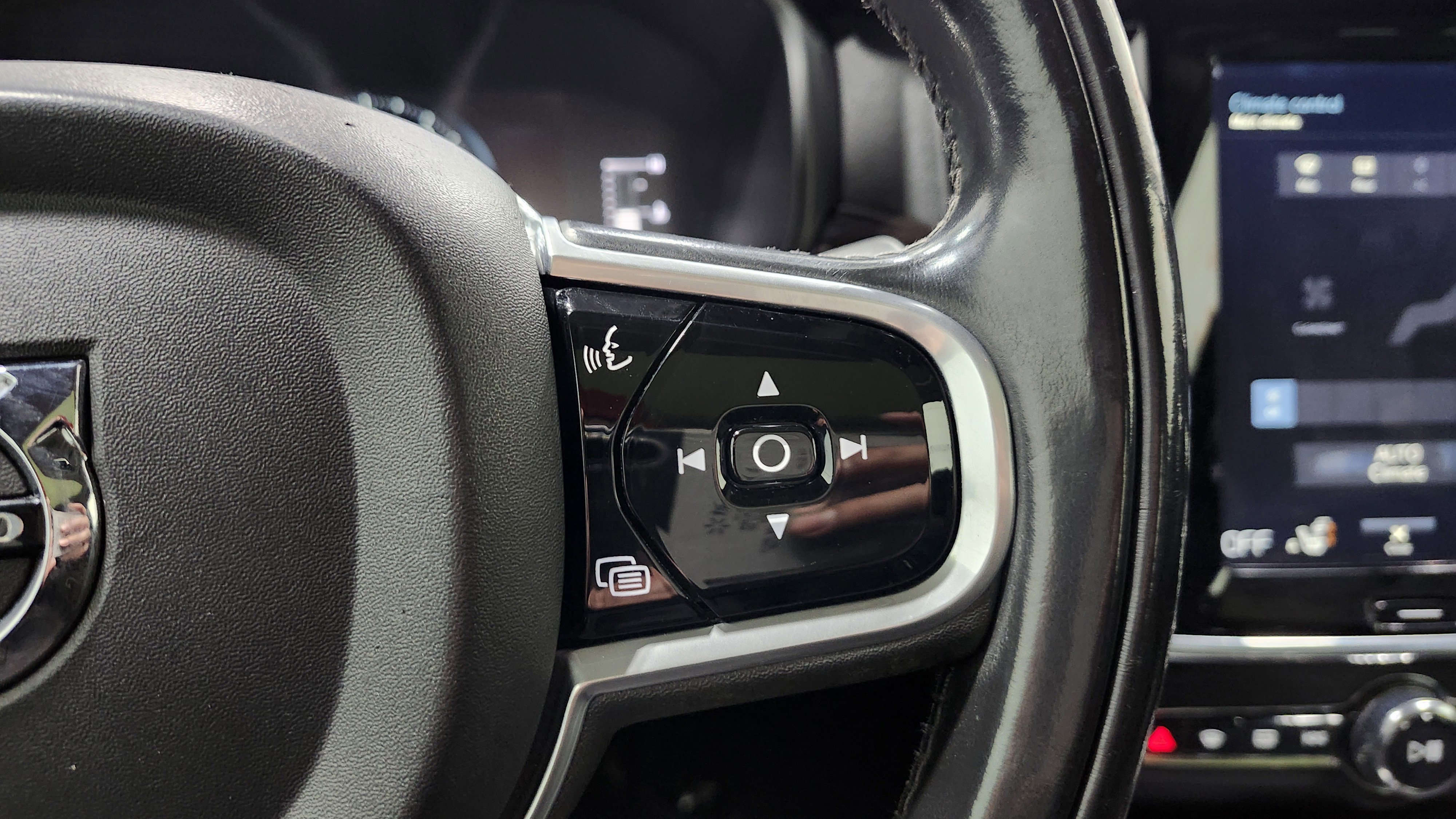 Used 2018 Volvo S90 T5 Momentum w/ Protection Package image 33