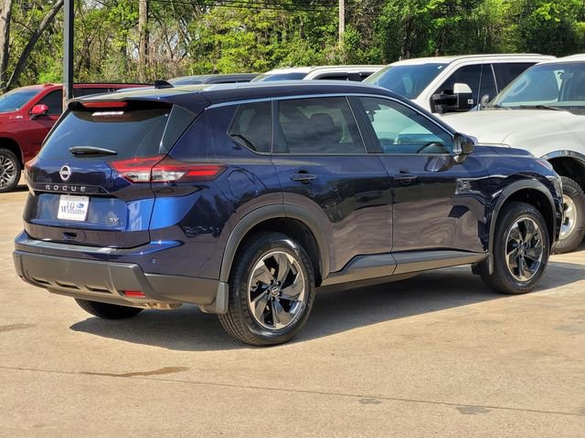 Used 2024 Nissan Rogue SV w/ SV Premium Package image 4