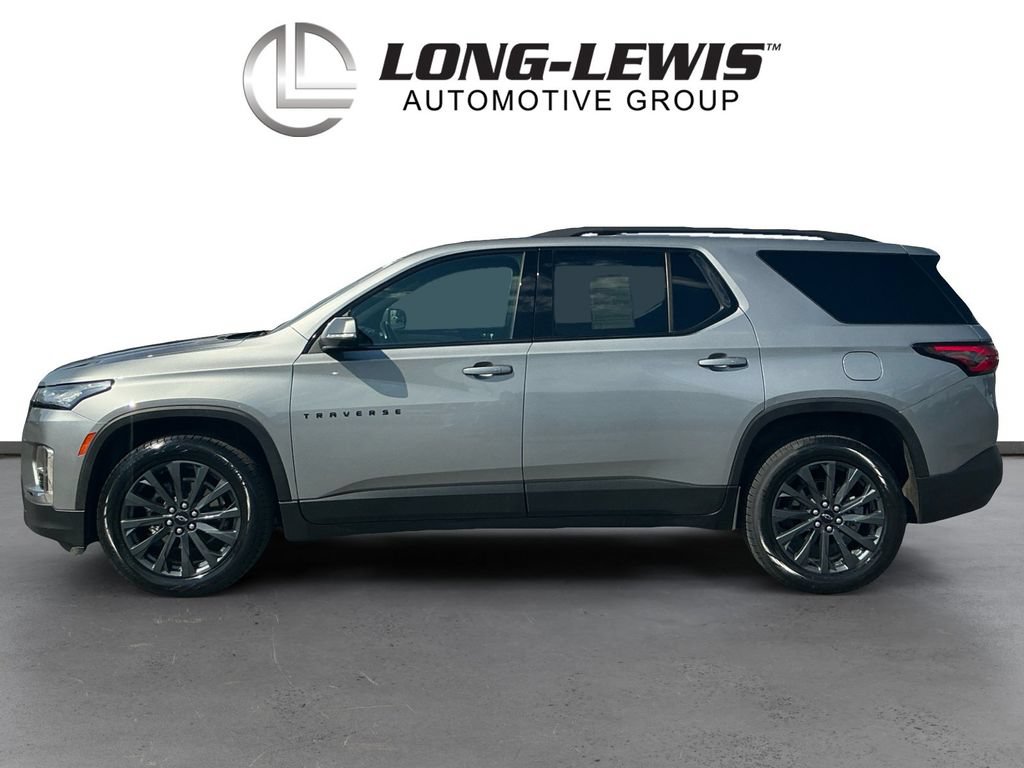 Used 2023 Chevrolet Traverse RS FWD image 2