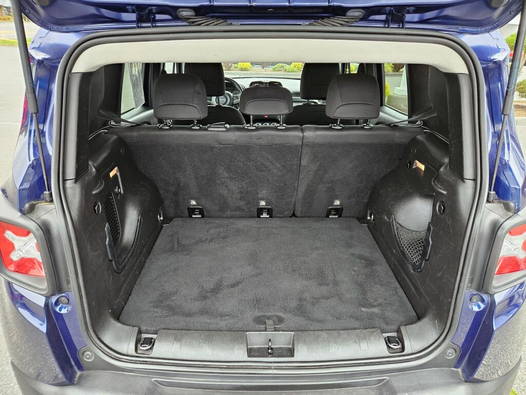 Used 2017 Jeep Renegade Latitude AWD/4WD image 14