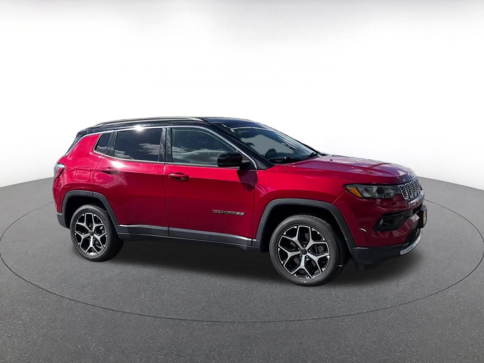 Used 2025 Jeep Compass Limited AWD/4WD image 2