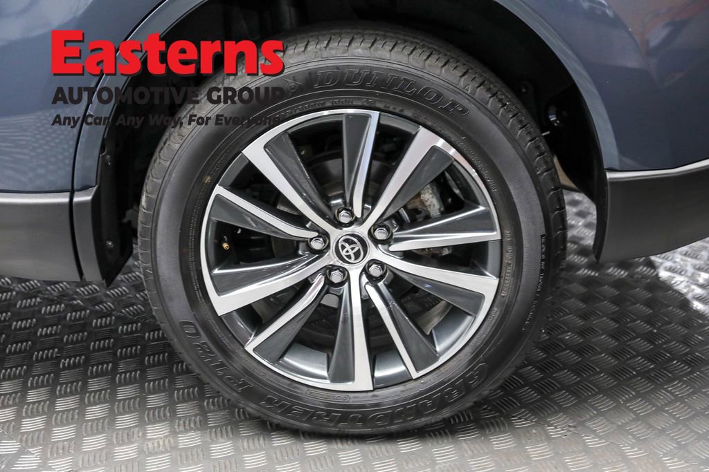 Used 2024 Toyota Venza LE image 8