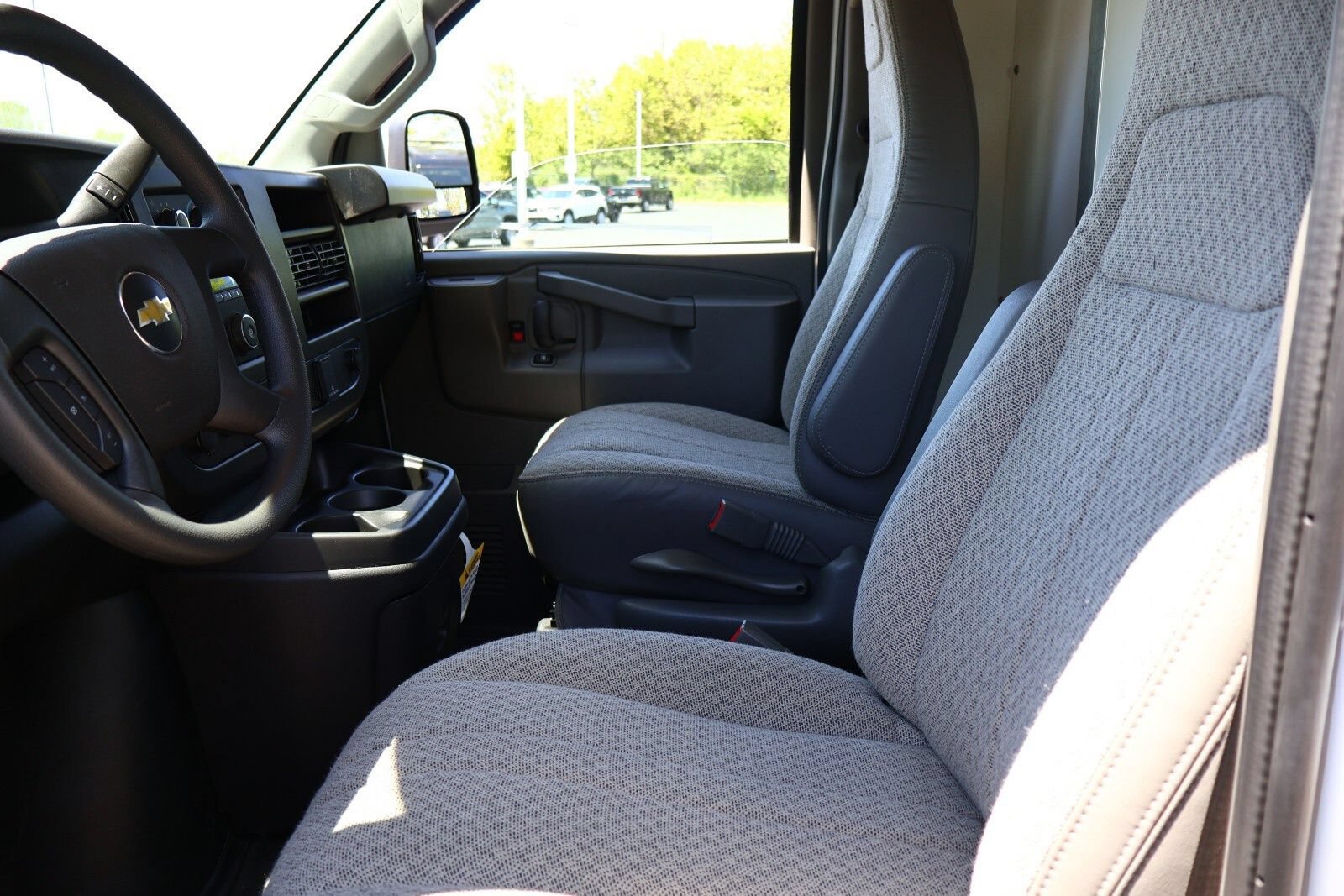 Used 2024 Chevrolet Express 3500 w/ Power Convenience Package RWD image 16