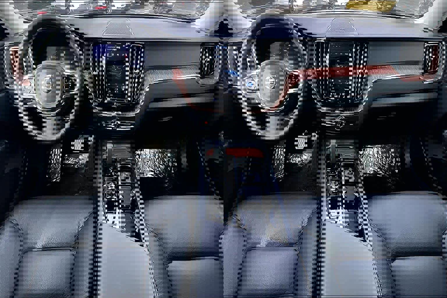 Certified 2024 Volvo XC60 B5 Plus w/ Protection Package Premier image 15