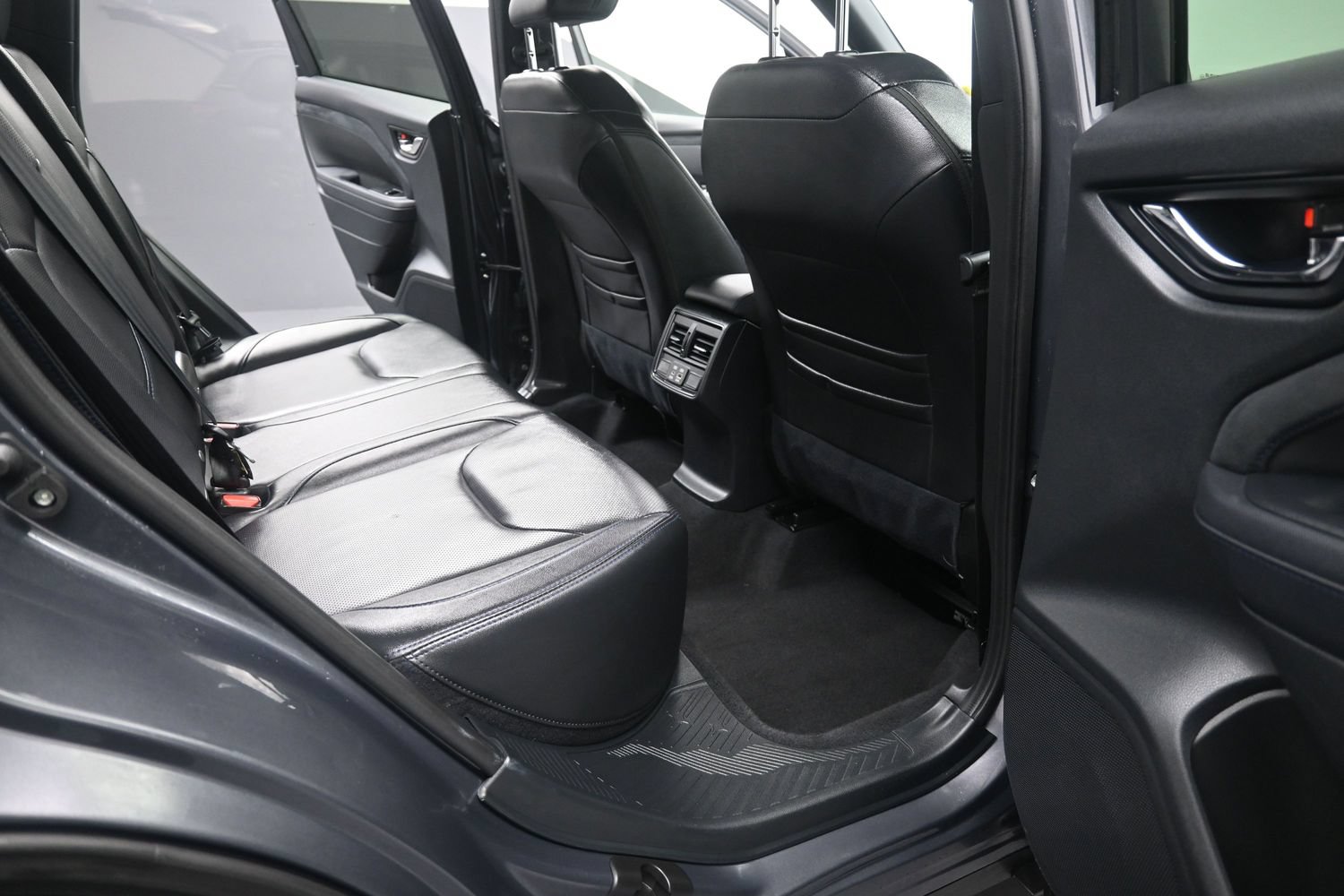 Used 2025 Subaru Forester Limited AWD/4WD image 22