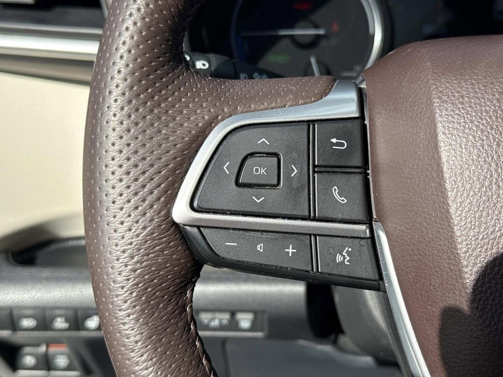 Used 2021 Toyota Sienna Platinum image 42