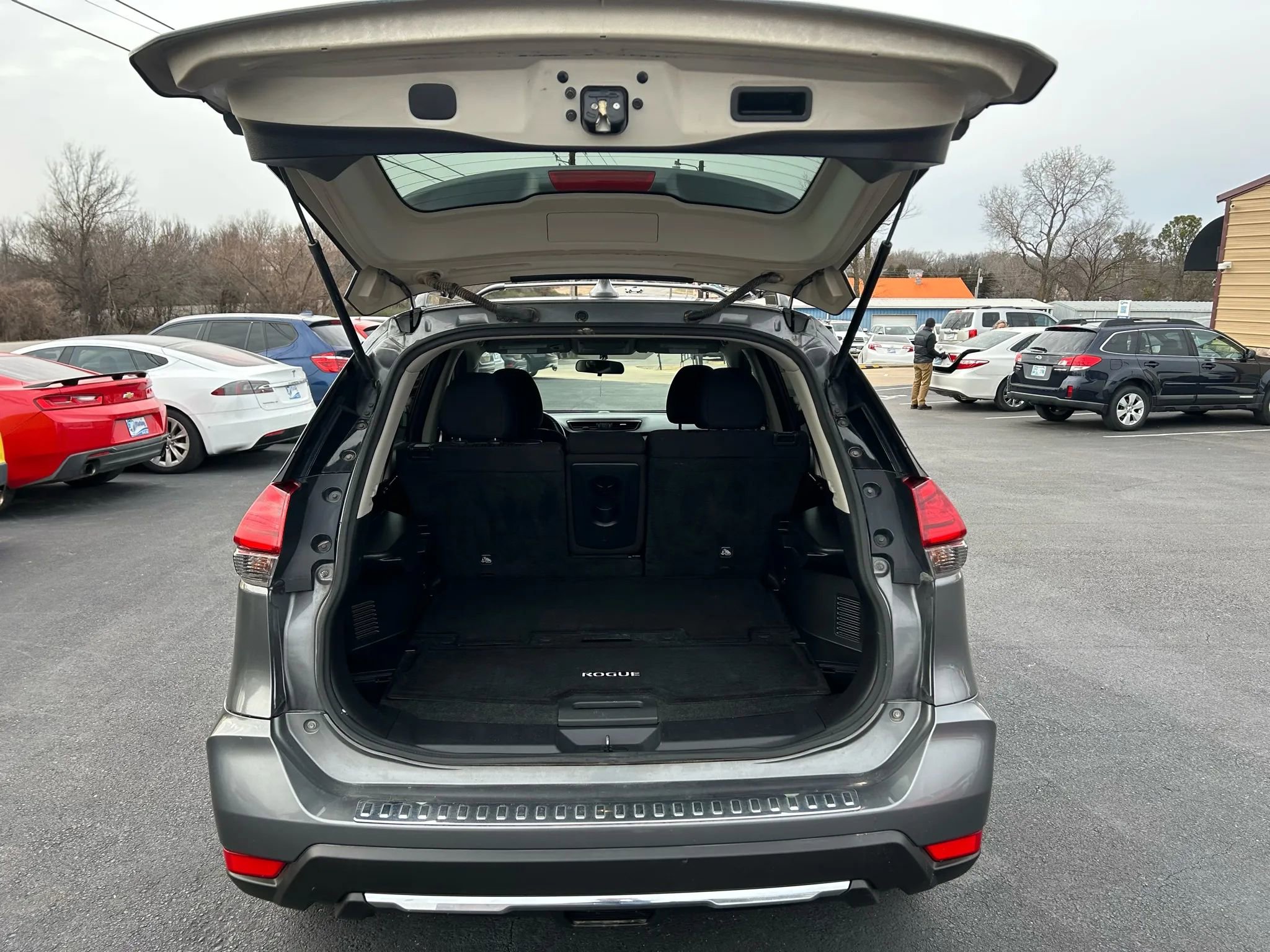 Used 2017 Nissan Rogue SV w/ Midnight Edition Package image 19