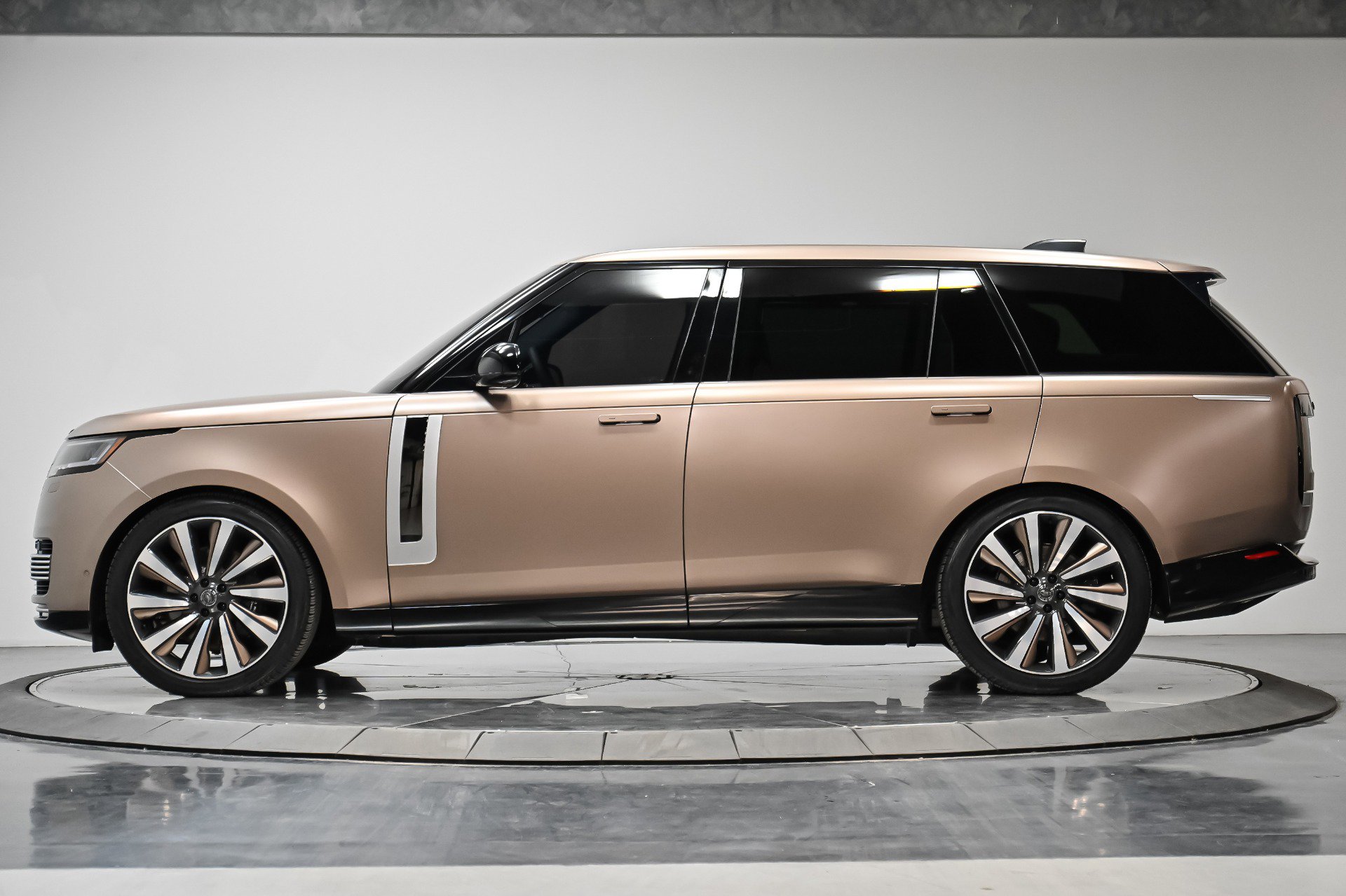 Used 2023 Land Rover Range Rover LWB SV Autobiography image 13