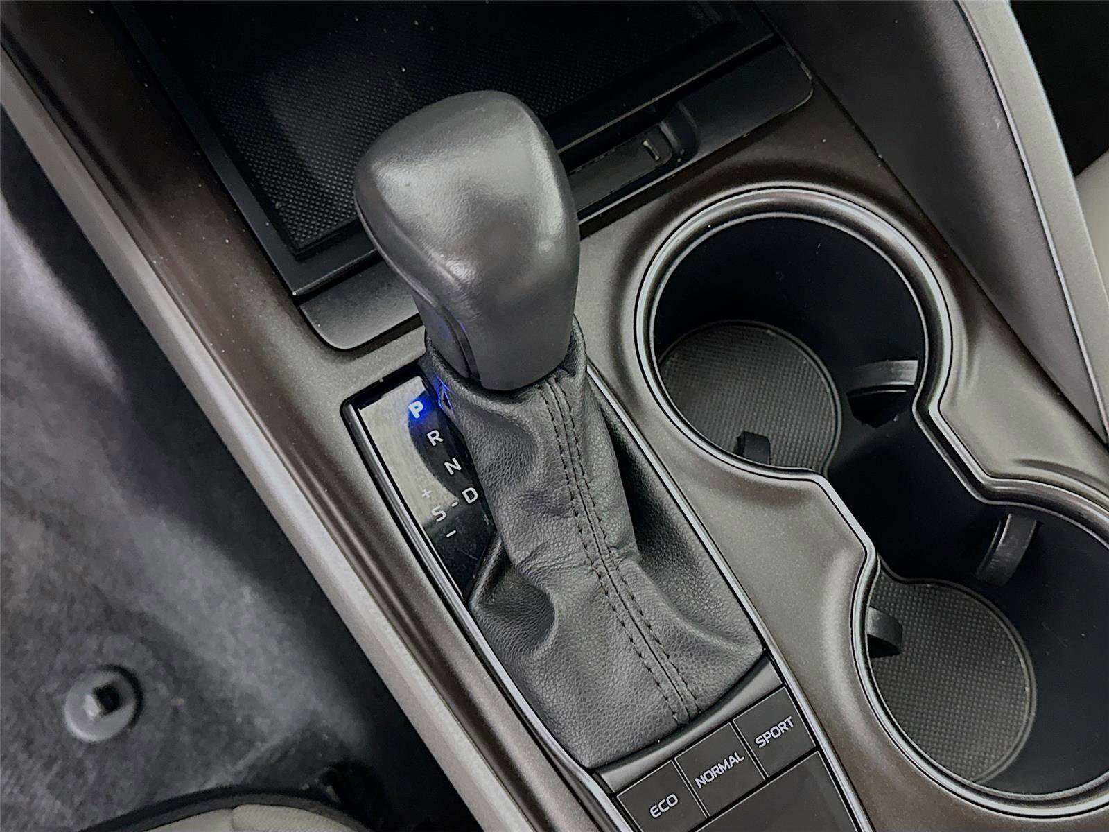 Used 2024 Toyota Camry SE image 17