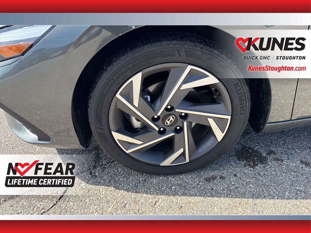 Used 2025 Hyundai Elantra Sport image 16