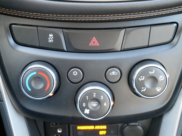 Used 2020 Chevrolet Trax LT w/ Driver Confidence Package image 17