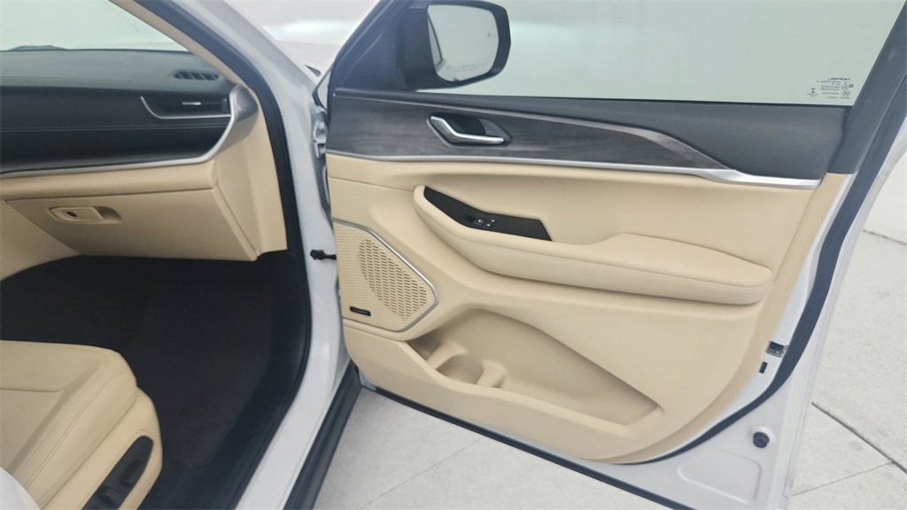 Used 2022 Jeep Grand Cherokee L Limited image 34