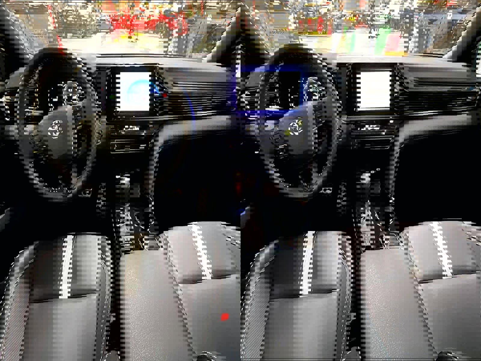 Used 2025 Toyota Camry SE image 21