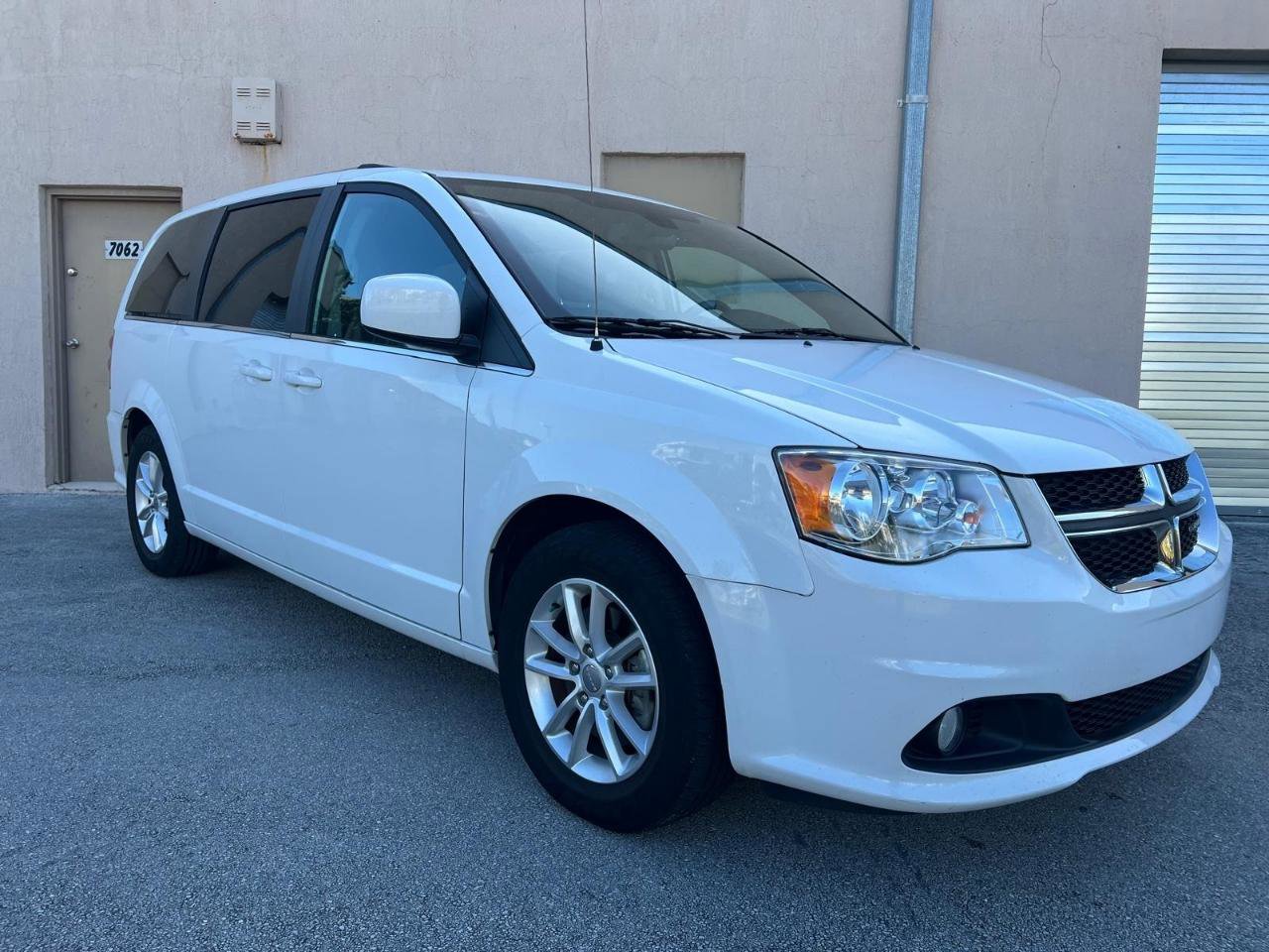 Used 2018 Dodge Grand Caravan SXT FWD image 8