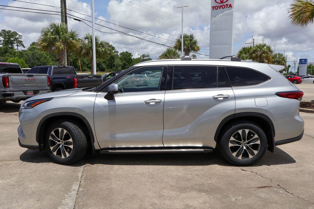Used 2021 Toyota Highlander XLE FWD image 28
