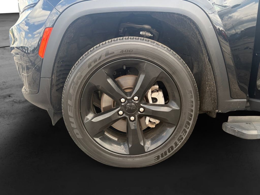 Used 2023 Jeep Grand Cherokee L Laredo AWD/4WD image 23