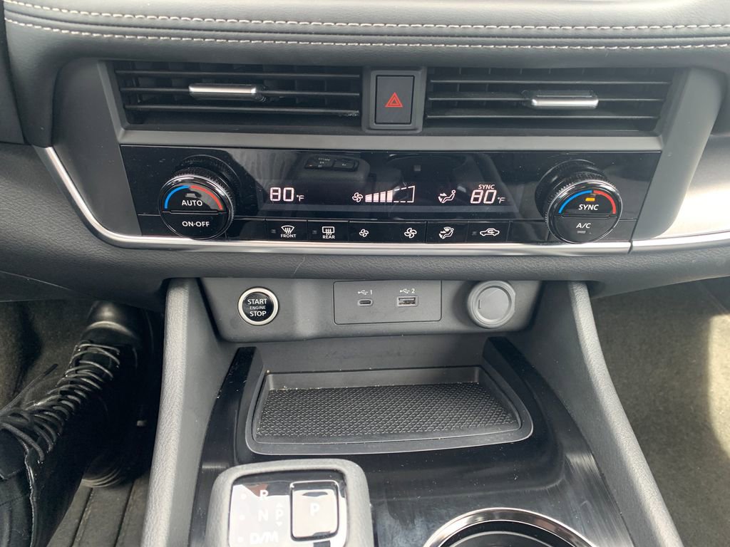 Used 2023 Nissan Rogue SV image 18