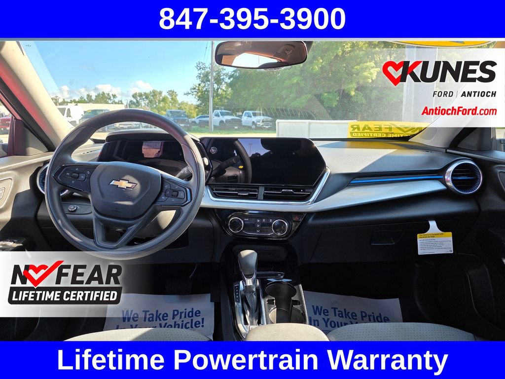 Used 2025 Chevrolet Trax LT FWD image 41