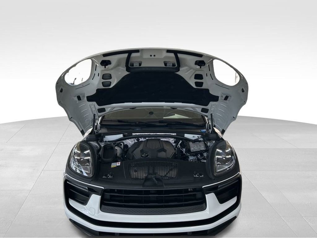 Used 2022 Porsche Macan image 11