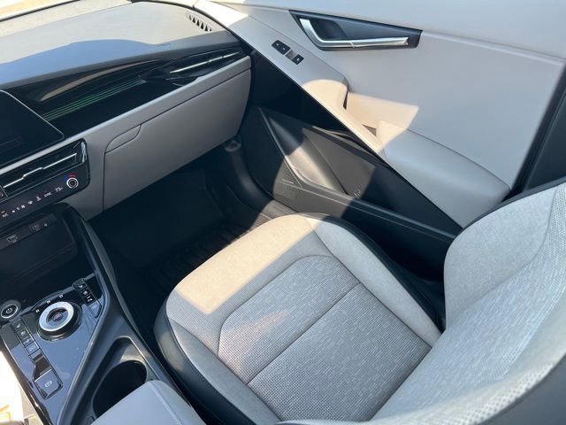 Certified 2024 Kia Niro Wave w/ Wave Preserve Package FWD image 15