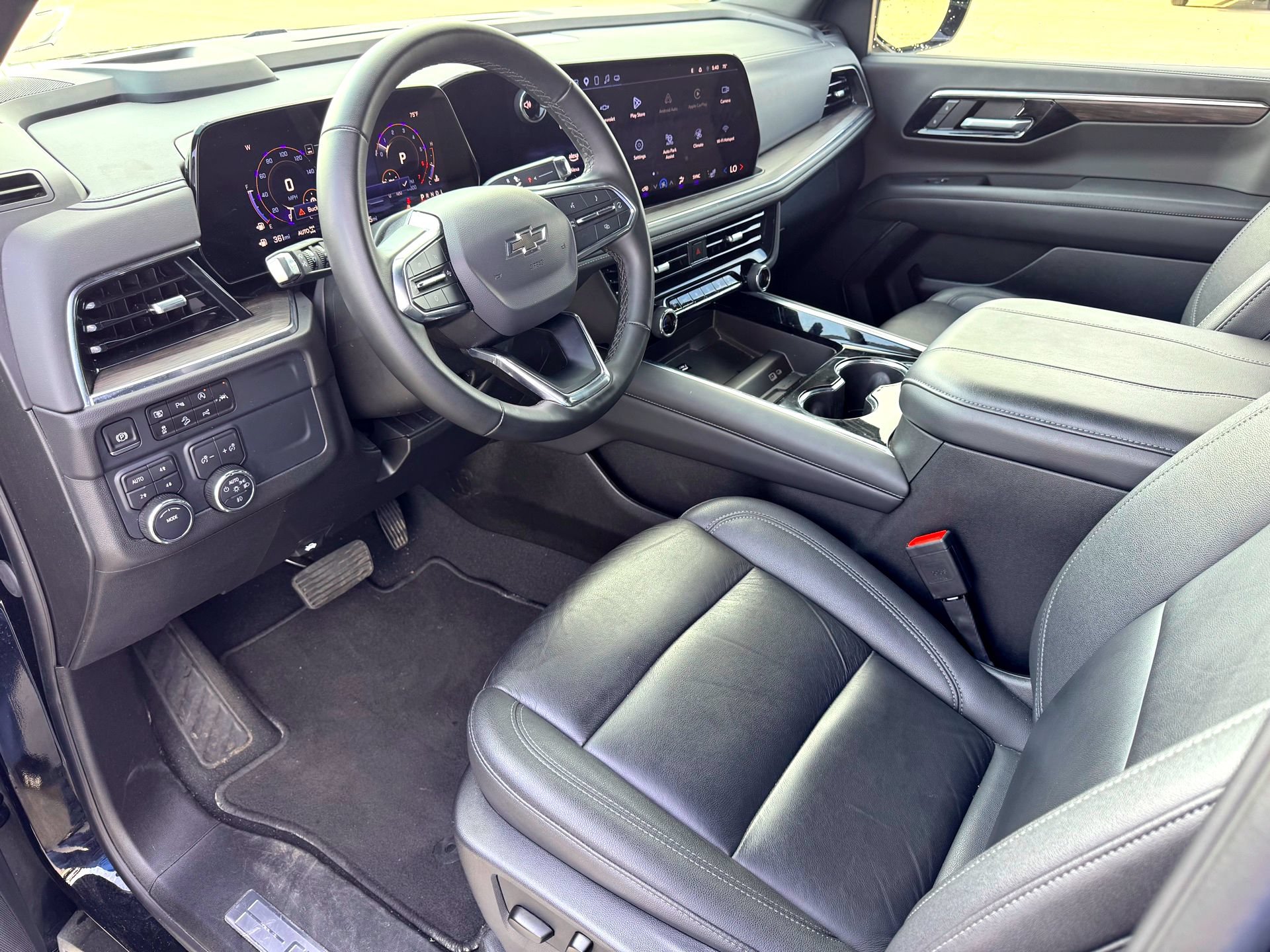 Used 2025 Chevrolet Suburban Z71 AWD/4WD image 12