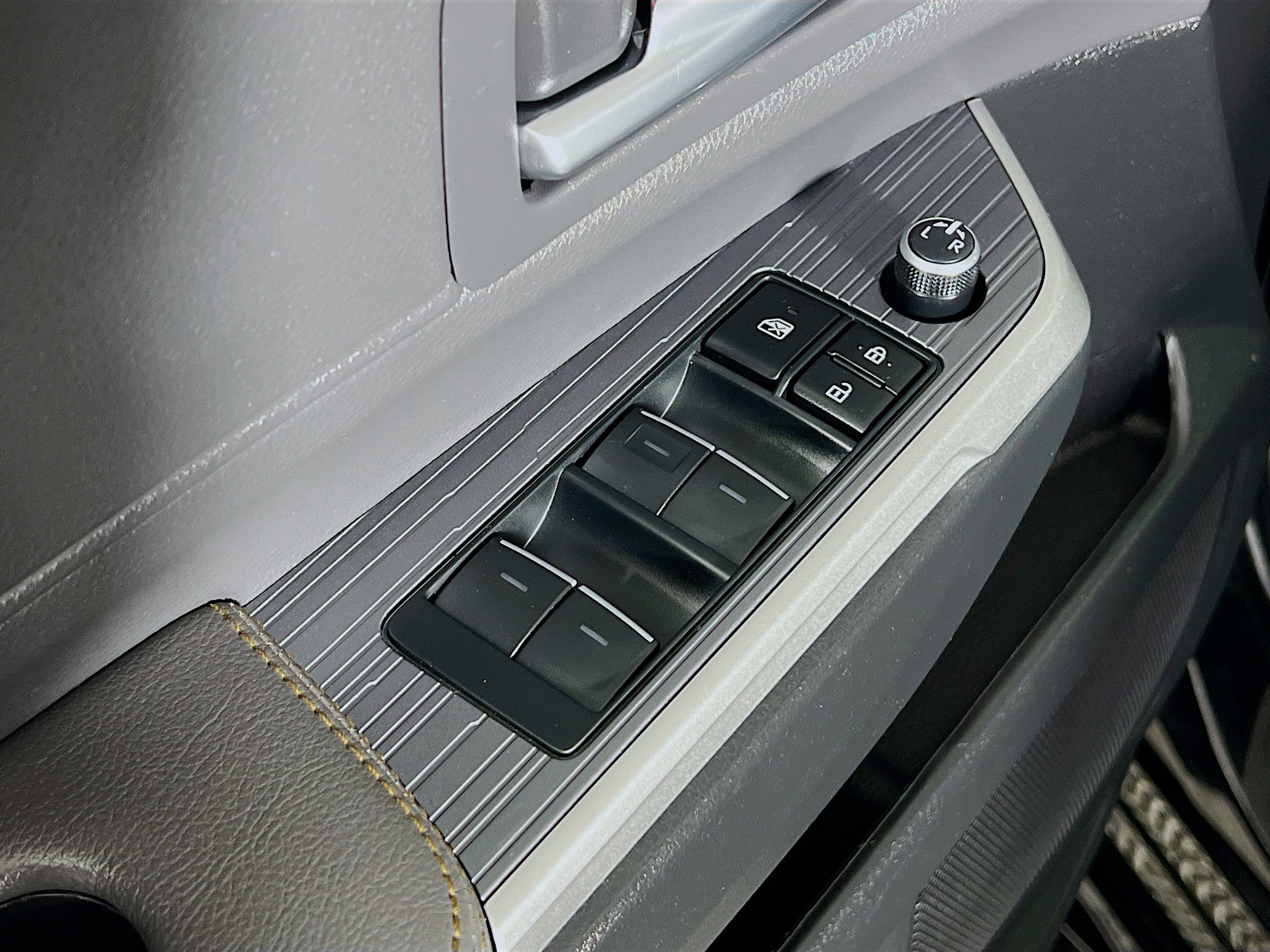 Certified 2024 Toyota Sienna XLE Woodland Edition image 19