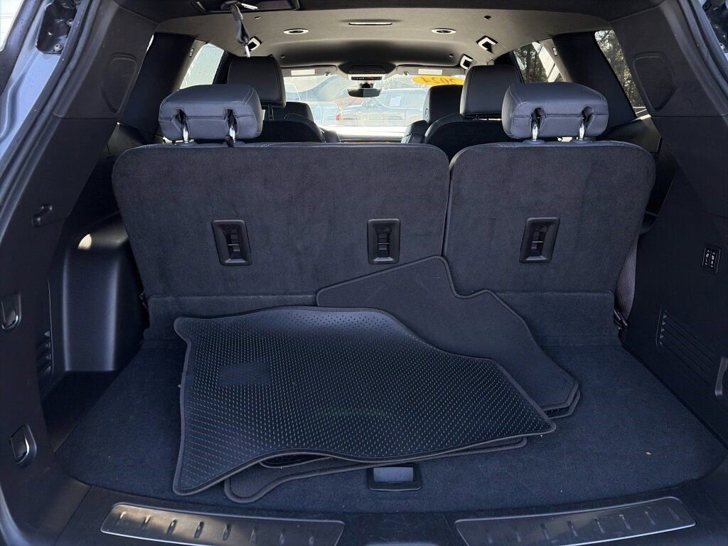 Used 2024 Buick Enclave Premium image 11