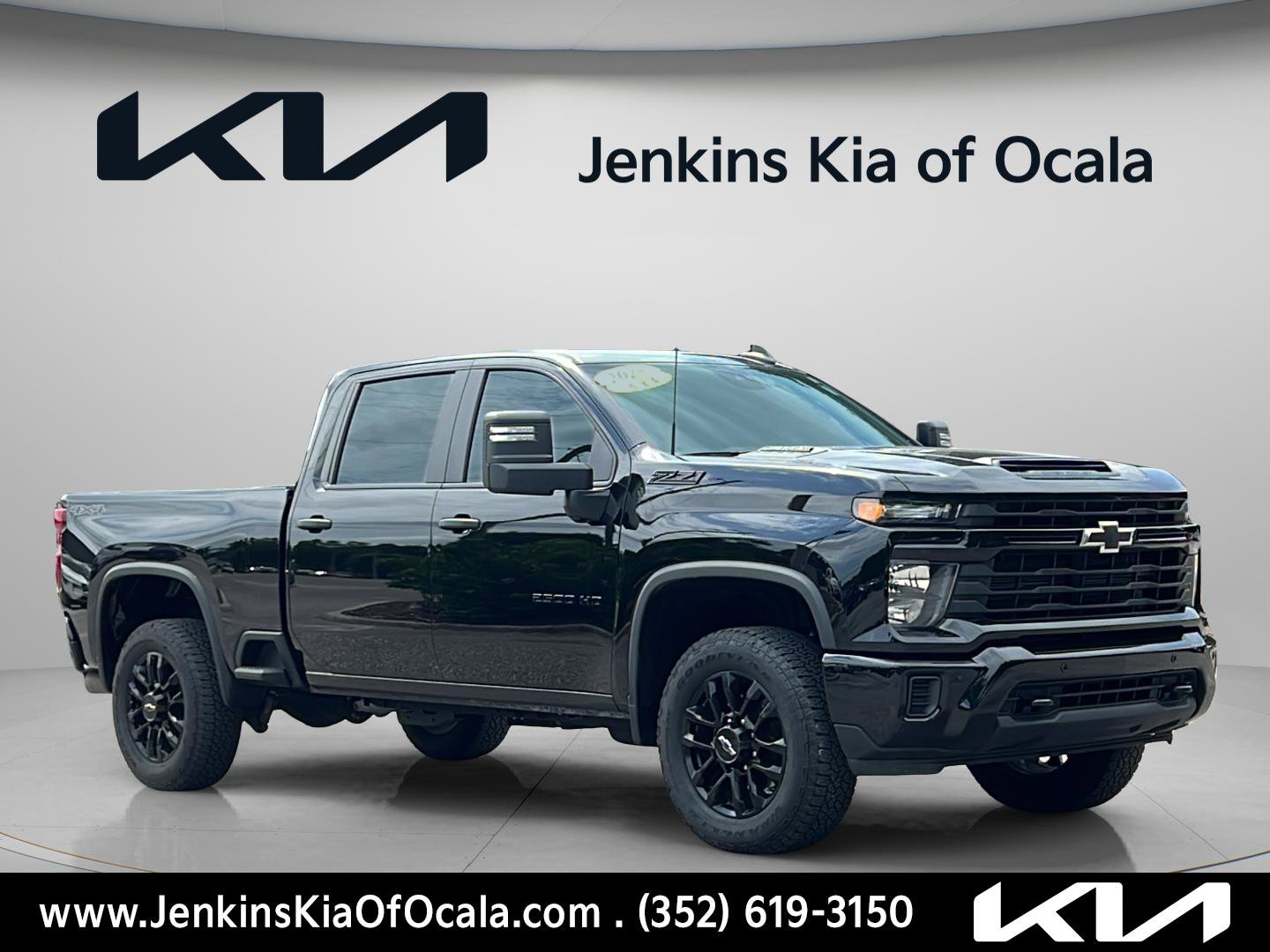 Used 2025 Chevrolet Silverado 2500 Custom w/ Custom Value Package AWD/4WD image 1