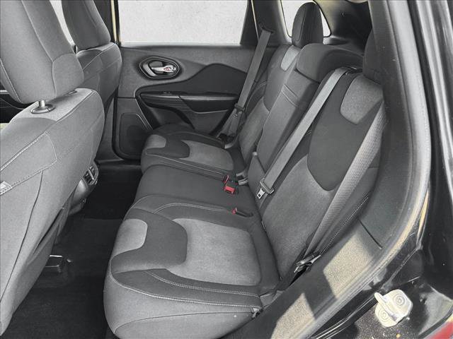 Used 2014 Jeep Cherokee Latitude w/ Comfort/Convenience Group FWD image 17