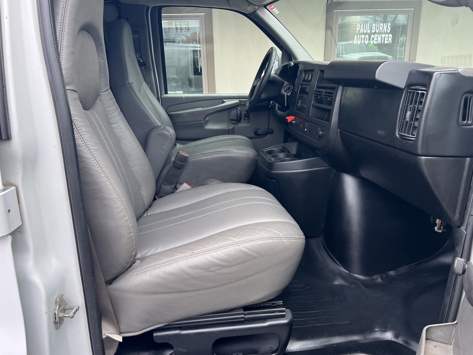 Used 2009 Chevrolet Express 3500 image 12