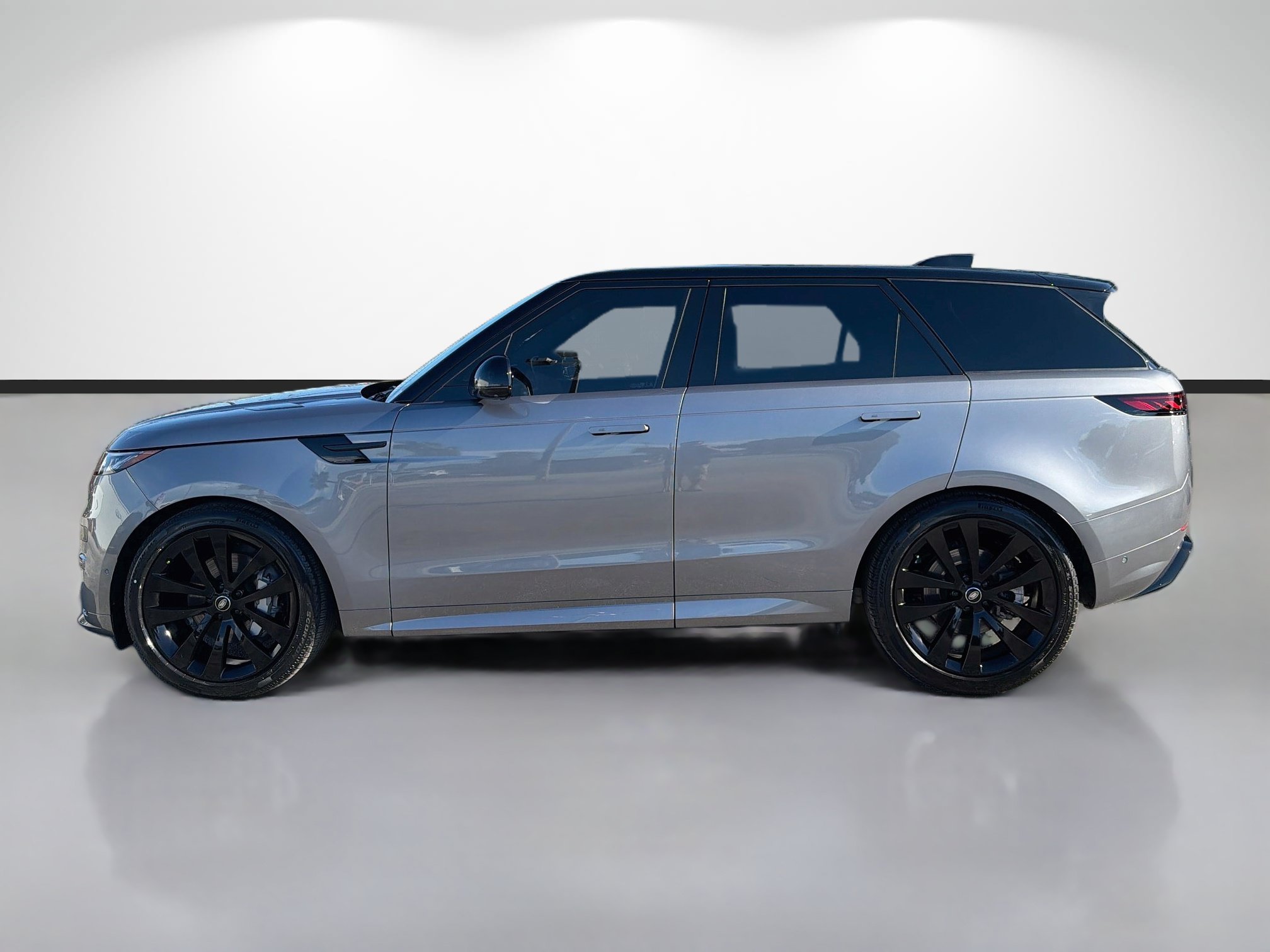 Used 2025 Land Rover Range Rover Sport Dynamic SE AWD/4WD image 2