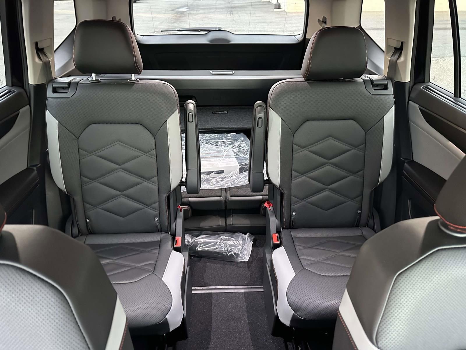 New 2026 Volkswagen Atlas Peak Edition image 14