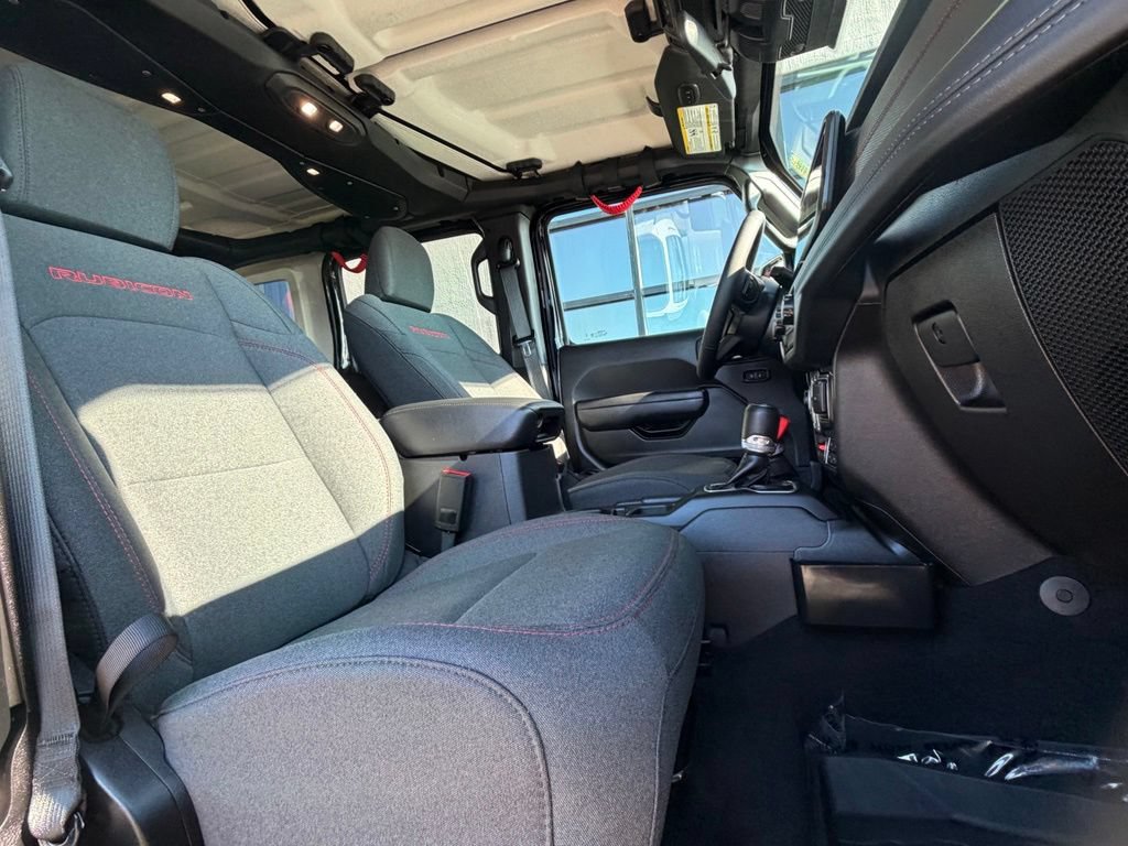 Used 2025 Jeep Wrangler Unlimited Rubicon w/ Convenience Group AWD/4WD image 22