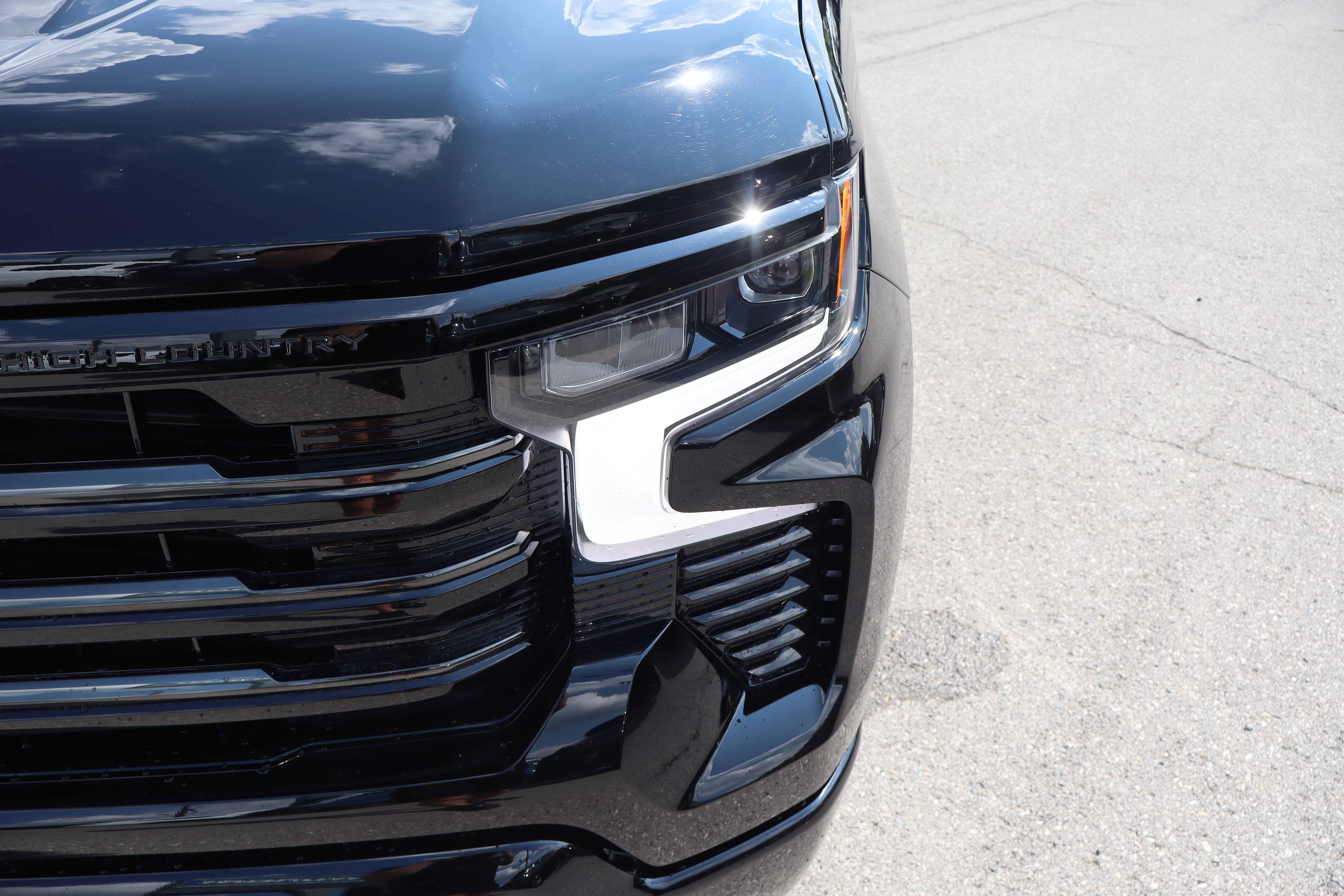 Used 2025 Chevrolet Silverado 1500 High Country w/ Midnight Edition AWD/4WD image 10