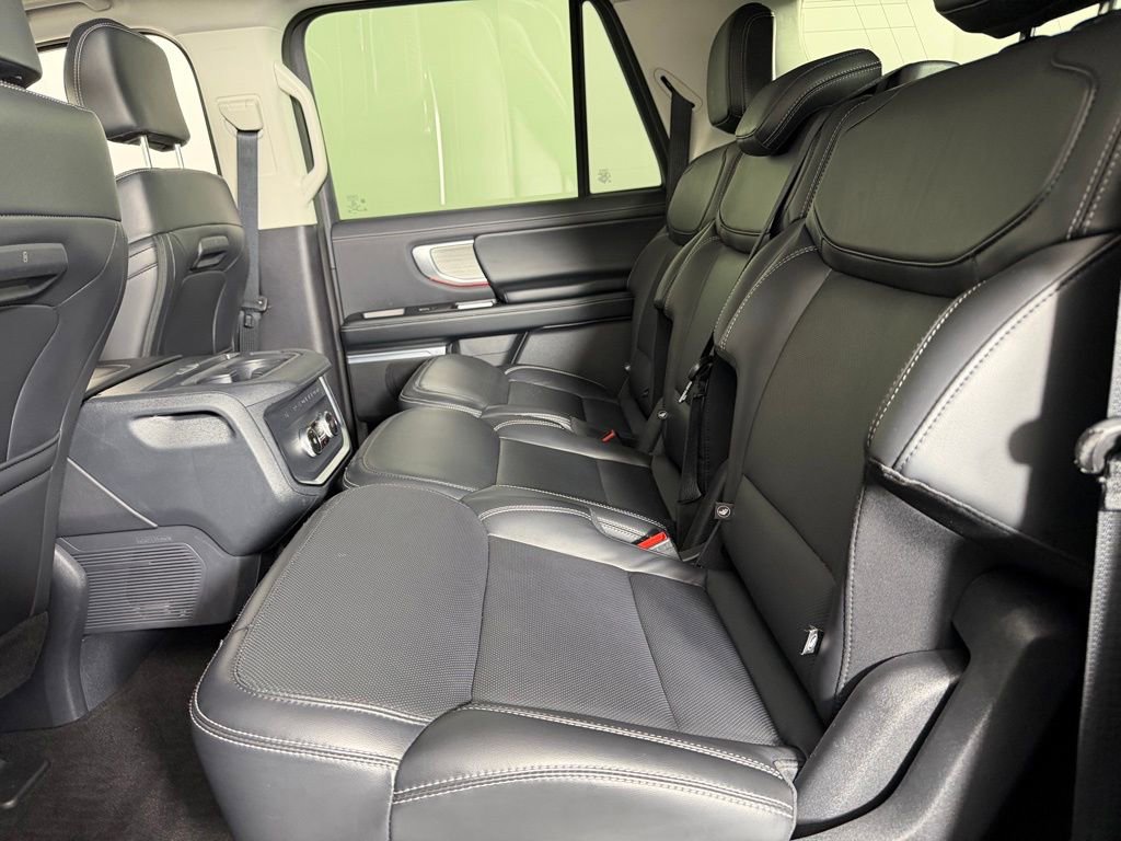 Used 2025 Ford Expedition Max Platinum AWD/4WD image 28