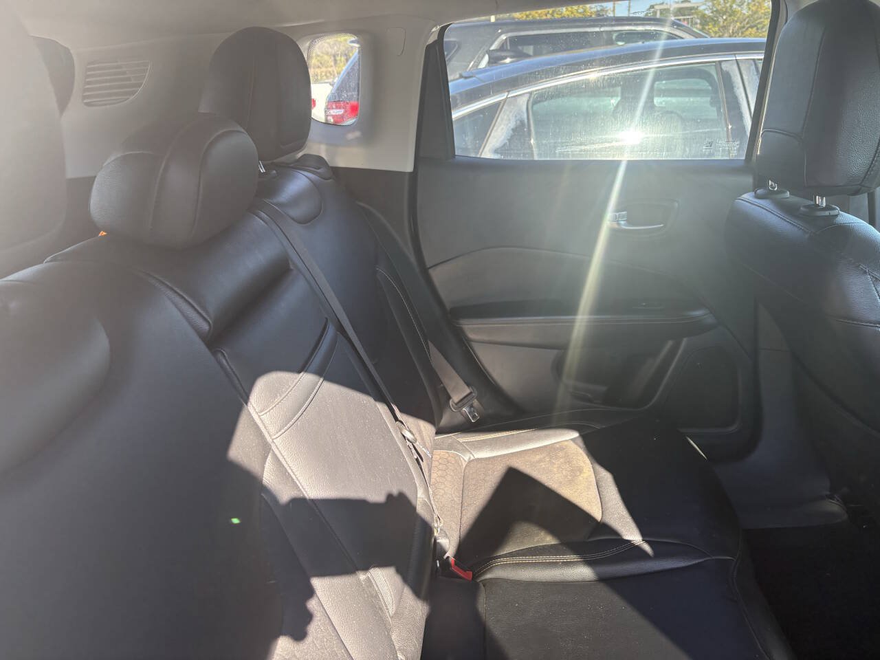 Used 2018 Jeep Compass Latitude FWD image 6