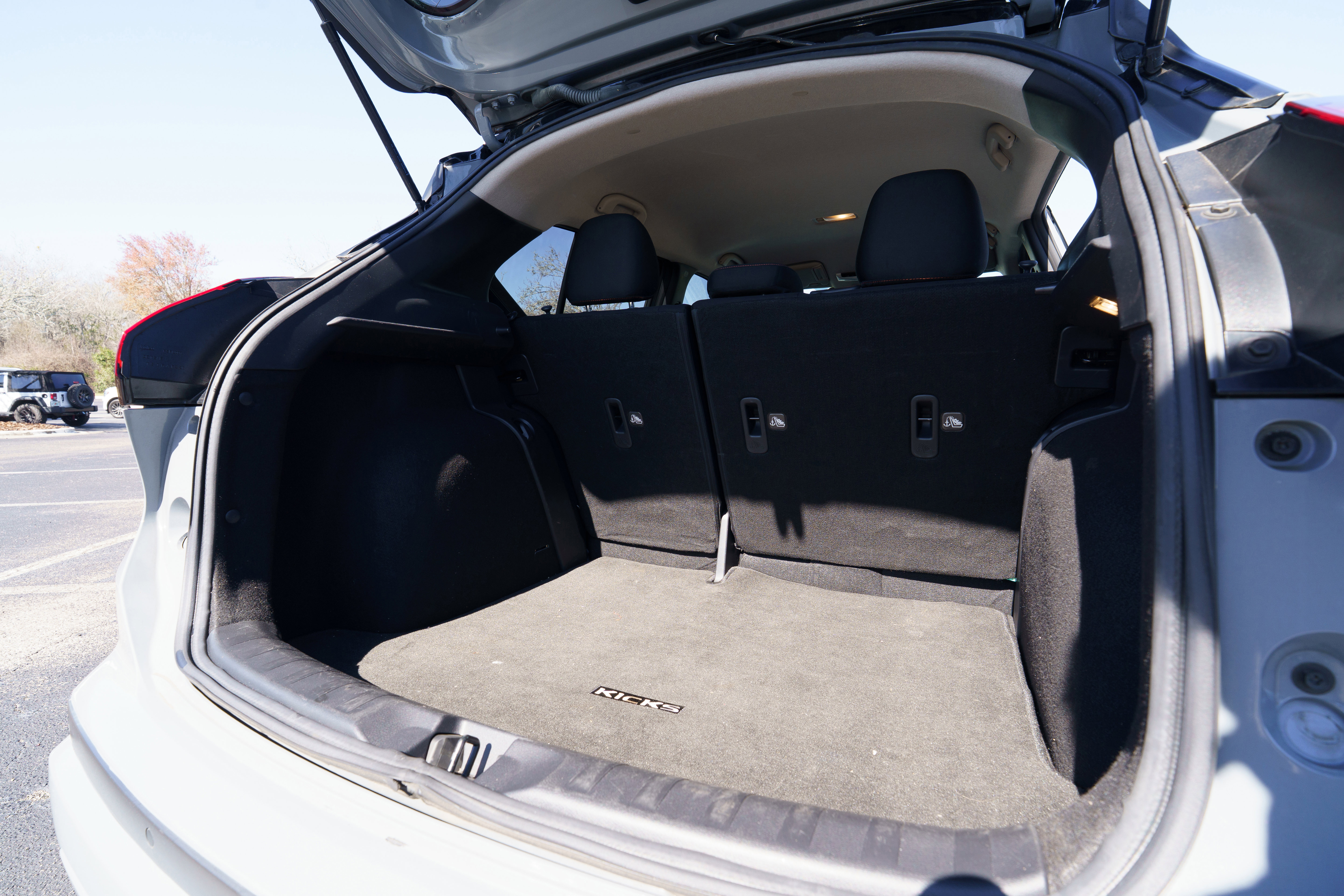 Used 2023 Nissan Kicks SR image 41