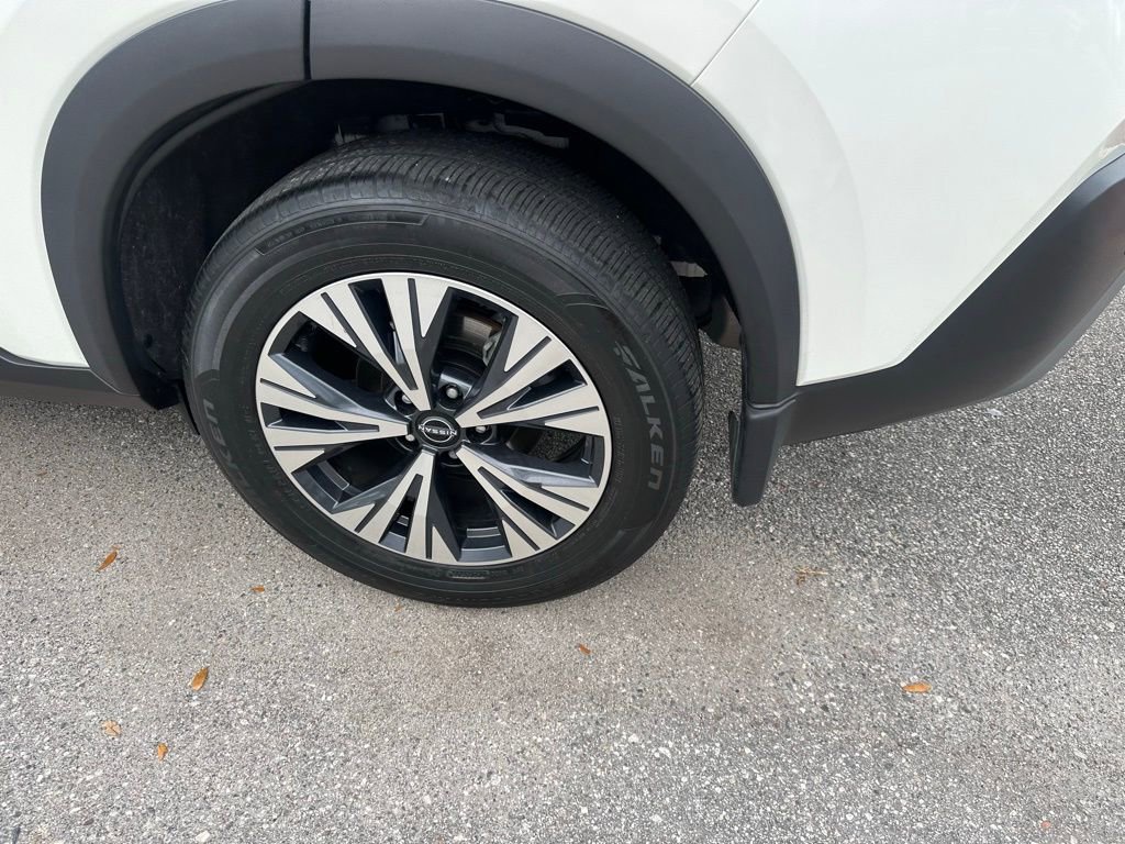 Used 2023 Nissan Rogue SV image 9